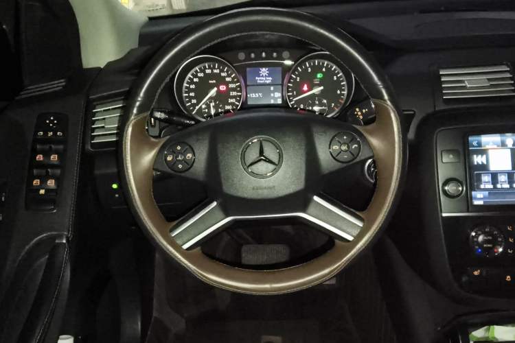 Used Mercedes-Benz R-Class 2017 R 320 4MATIC Business Edition Prestige Model
