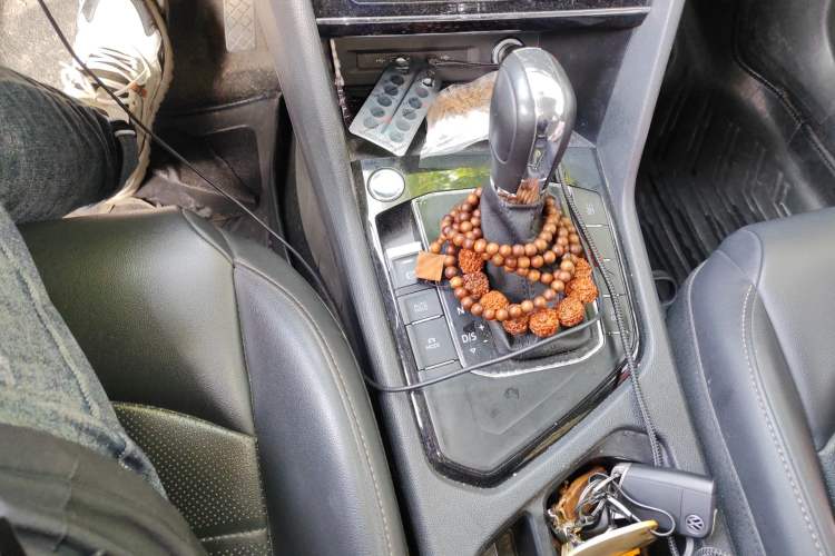 Used Volkswagen Tharu 2021 280TSI Two-Wheel-Drive Luxury Plus Edition Gear Lever