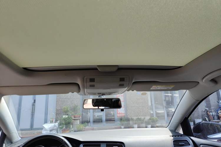 Used Volkswagen Golf 2017 230TSI Automatic Comfort Edition – Celebrating Milestone of One Million Units
