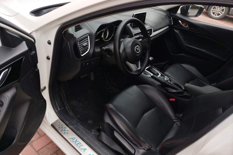 Used Mazda 3 Axela 2016 Sedan 1.5L Automatic Luxury Model