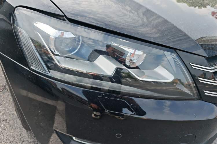 Used Volkswagen Passat 2013 2.0 TSI DSG Prestige Edition Right Front Headlight