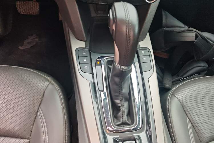 Used Chevrolet Malibu 2017 1.5T Automatic Luxury Edition Gear Lever