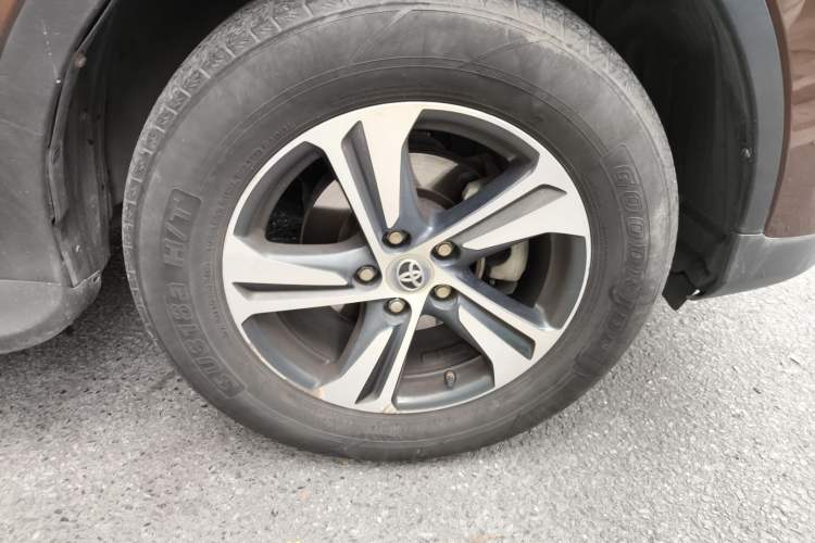 Used Toyota RAV4 2015 2.0L CVT Two-Wheel Drive Fashion Edition