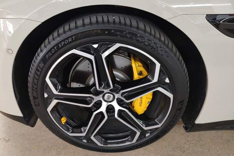 Used Xiaomi Auto SU7 2024 Four-Wheel Drive Ultra-Long Range Advanced Intelligent Driving Max Edition
