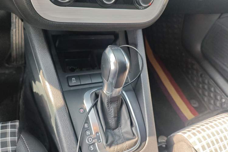 Used Volkswagen Scirocco 2015 1.4TSI Comfort Edition Gear Lever