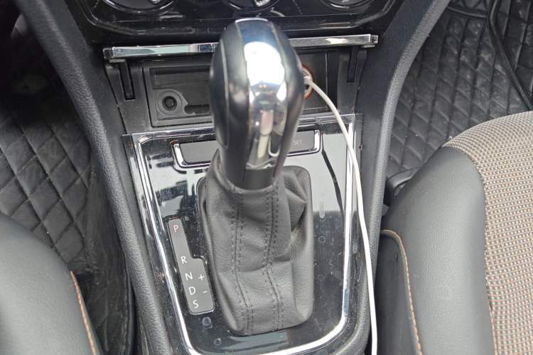 Used Volkswagen C-TREK 2018 1.5L Automatic Comfort Model Gear Lever