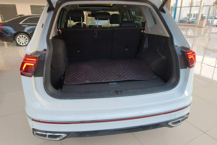 Used Volkswagen Tiguan L New Energy 2023 430 PHEV Plug-in Hybrid Prestige Edition Trunk