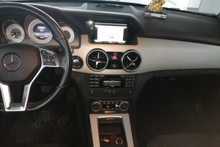 Used Mercedes-Benz GLK-Class 2015 GLK 300 4MATIC Fashion Edition Ultimate Version
