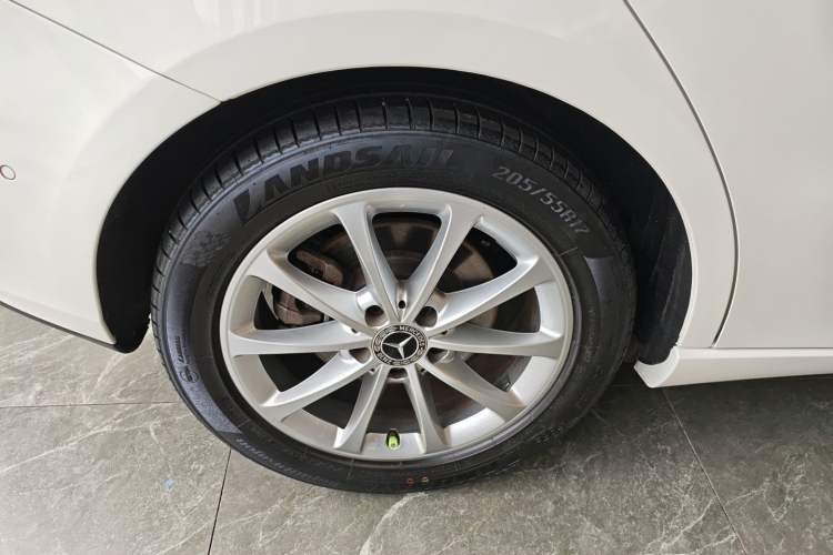 Used Mercedes-Benz B-Class 2022 Updated B 200 Fashion Edition Right Rear Wheel Hub