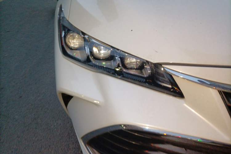 Used Toyota Avalon 2019 Dual-Engine 2.5L Luxury Edition China VI Standard Right Front Headlight