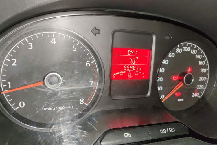 Used Volkswagen Polo 2011 1.4L Manual ZhiShang Edition Odometer Close Up