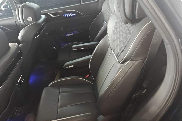 Used Hongqi E-HS9 2022 660 km Range Flagway Edition Six Seats