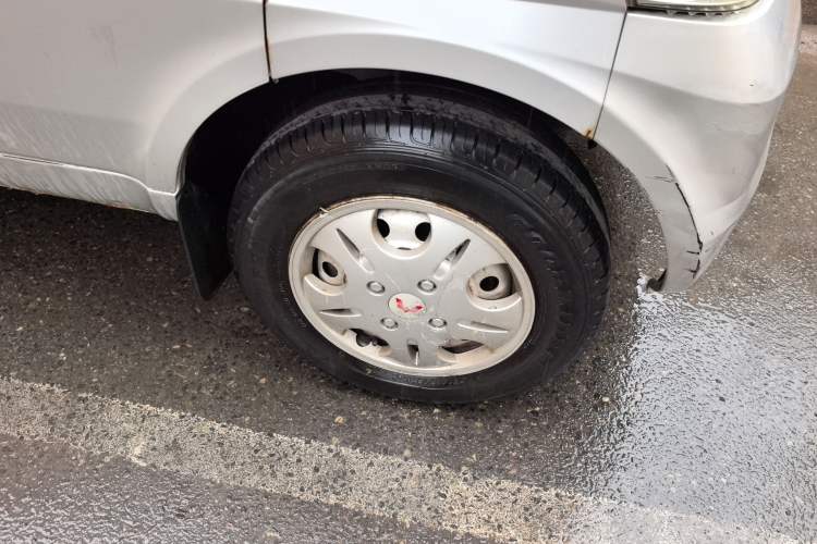 Used Wuling Rongguang 2011 1.2L Base Version Right Front Wheel Hub