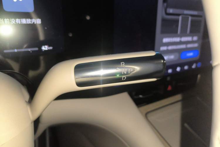 Used Hima AITO M8 2025 Extended-Range Ultra Version 53.4 kWh 6-Seater Edition Gear Lever