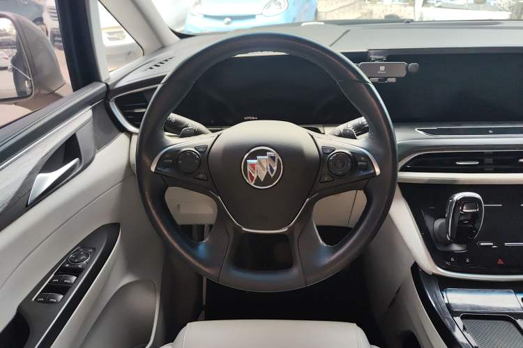 Used Buick GL8 2022 ES Landtrek 653T Luxury Edition
