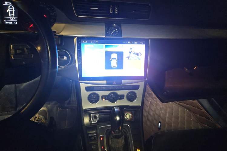 Used Volkswagen Magotan 2015 1.8TSI Advanced Model Audio And AC Panel