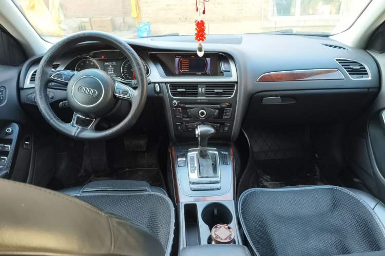 Used Audi A4L 2013 35 TFSI Automatic Comfort Model Center Console