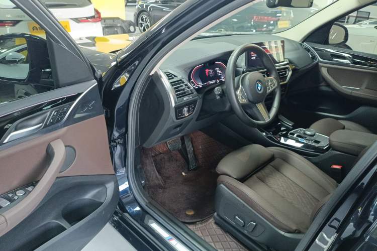 Used BMW iX3 2024 Leading Model
