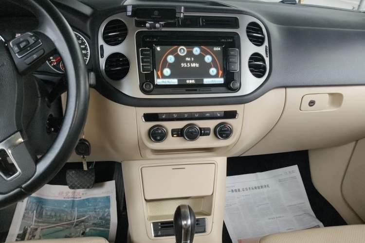 Used Volkswagen Tiguan 2013 1.8TSI Automatic Two-Wheel Drive Luxury Model Audio And AC Panel