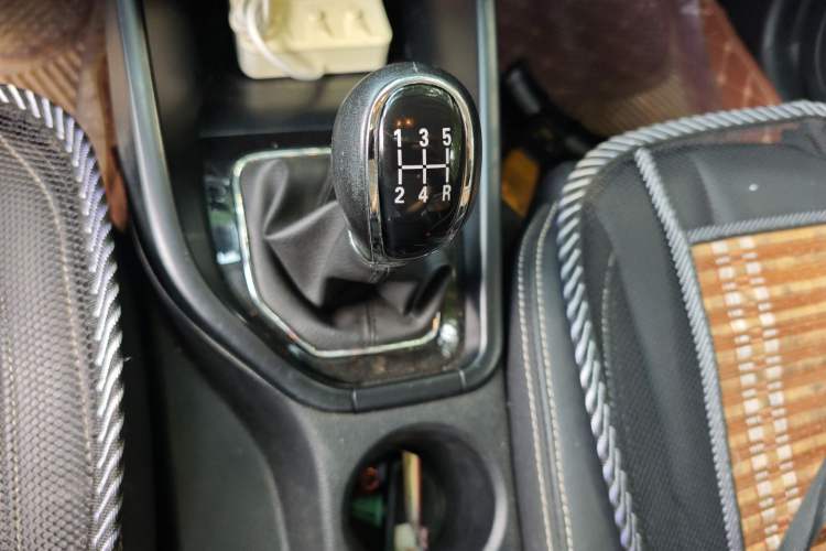 Used Dongfeng Fengon 580 2016 1.8L Manual Comfort Model Gear Lever