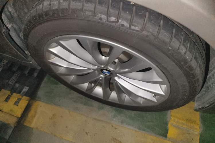 Used BMW 5 Series 2019 525Li Luxury Package Right Front Wheel Hub