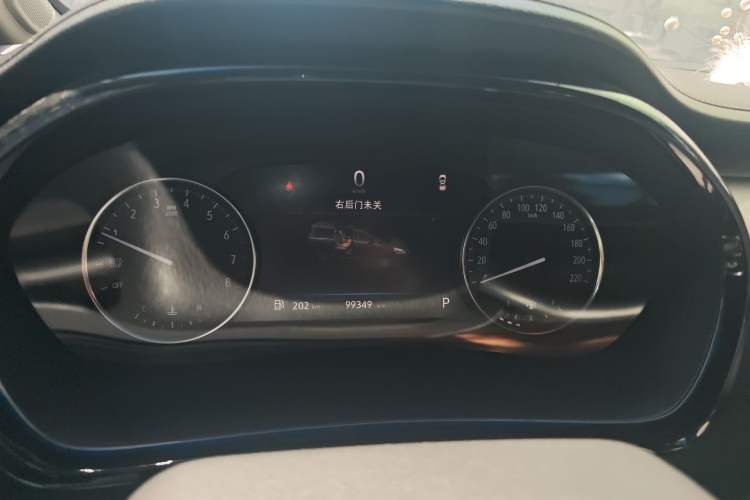 Used Buick GL8 2020 Land Cruiser Executive Class 652T Comfort Model Instrument Cluster