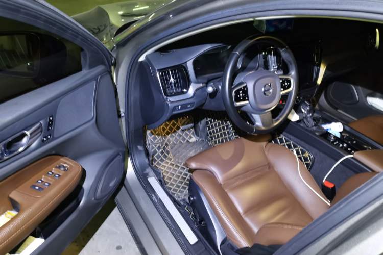 Used Volvo V60 2020 T5 Zhiyuan Luxury Edition Driver Seat