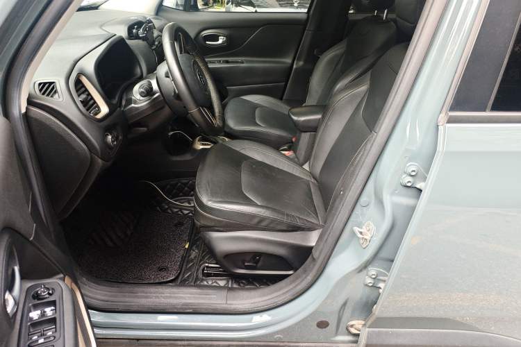 Used Jeep Renegade 2016 1.4T Automatic Smart Edition Driver Seat