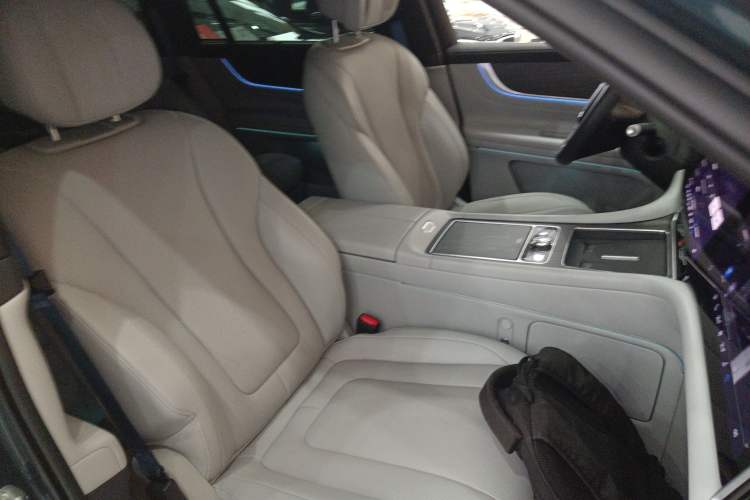 Used Hima AITO M9 2024 Range-Extended Ultra Version 52 kWh 6-Seater Model Right Front Seat