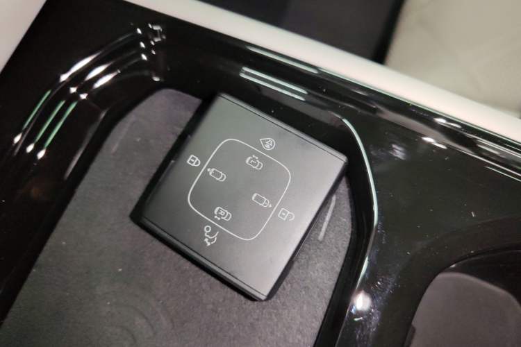 Used Volvo EM90 2025 Ultra Six-Seater Interior 1