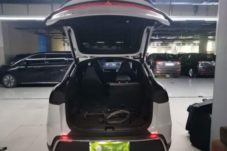 Used Tesla Model Y L 2025 Model Long-Range All-Wheel-Drive Version
