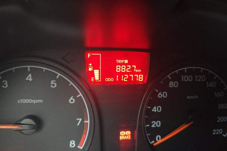 Used Hyundai Verna (older generation) 2010 Sedan 1.4L Manual Comfort GS Odometer Close Up