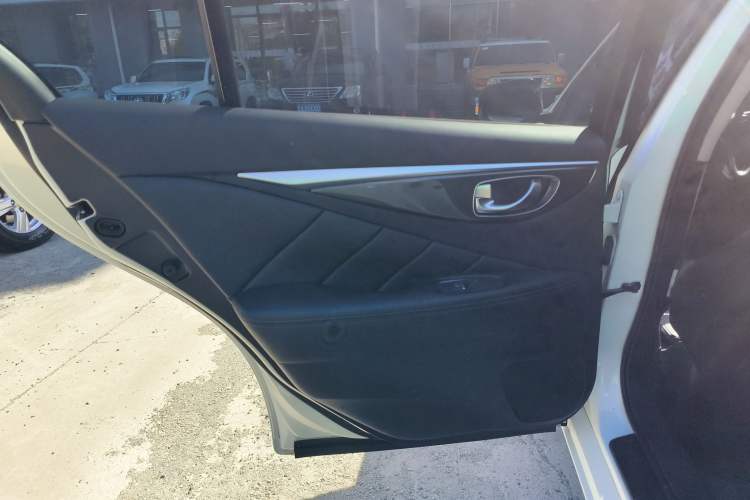 Used Infiniti Q50 2014 2.0T Comfort Edition