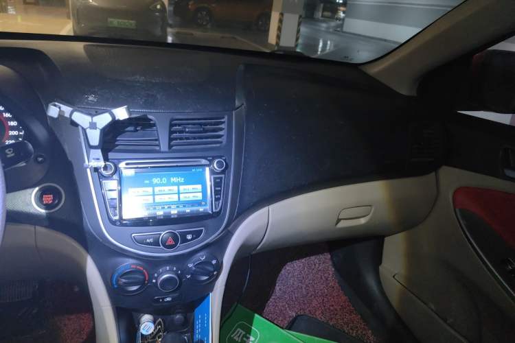 Used Hyundai Verna (older generation) 2014 1.4L Automatic Leading-Edge GLX Audio And AC Panel