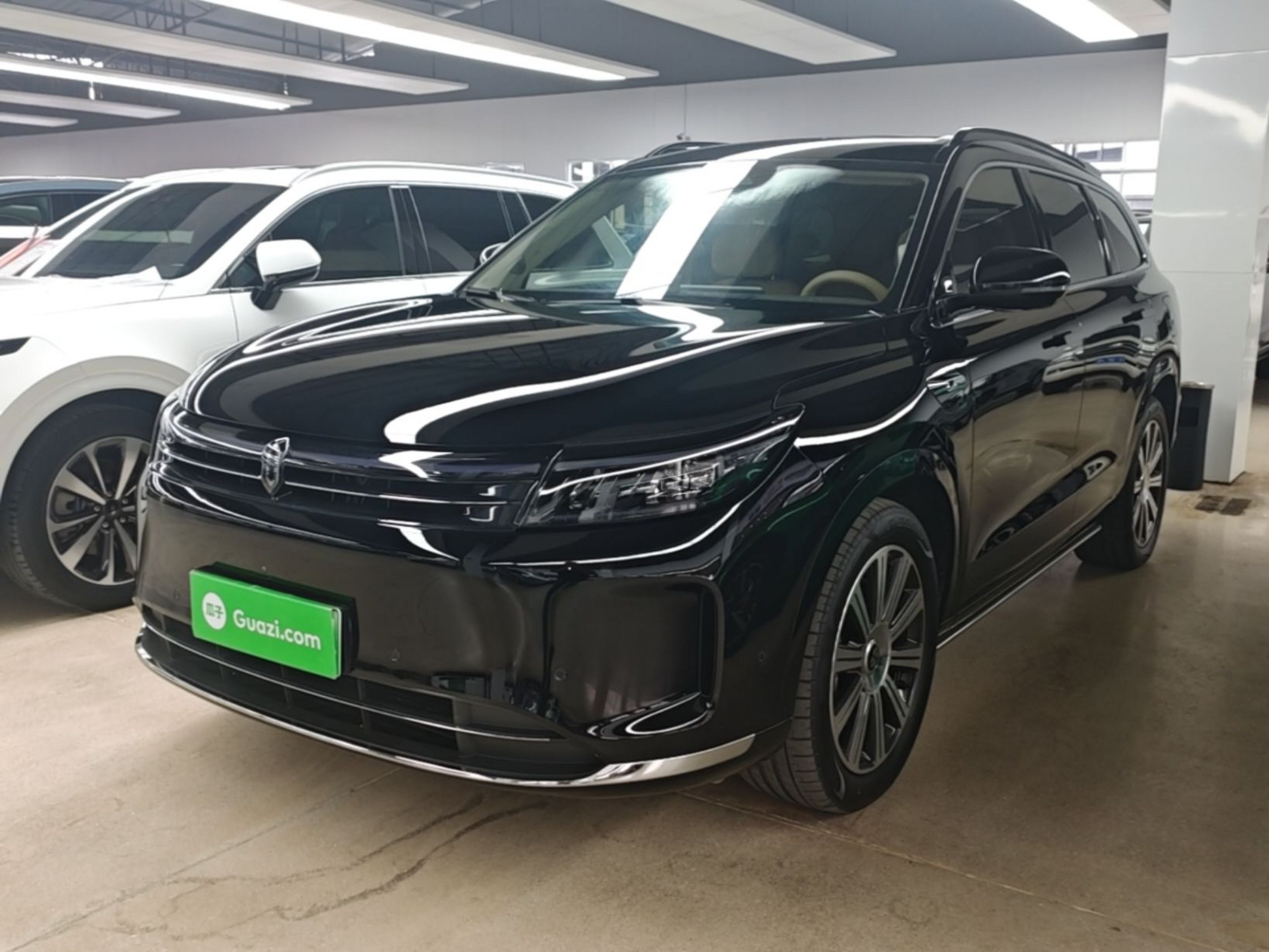 Unter der Vorderseite des Autos