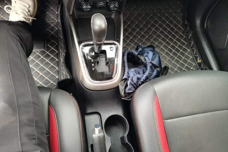 Used CHANGAN CS15 2016 1.5L Automatic Fashion Edition Gear Lever