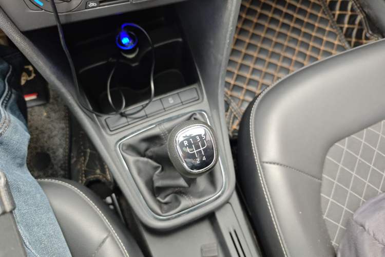 Used Skoda Rapid 2018 1.4L Manual Comfort Edition Gear Lever