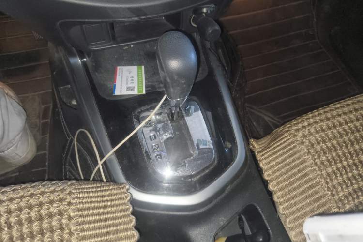 Used Nissan Terra 2018 2.5L Automatic 2WD Luxury Edition Gear Lever