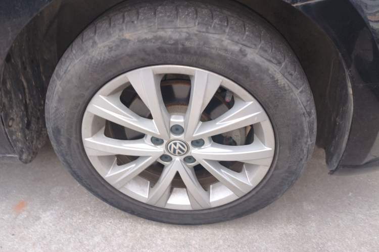 Used Volkswagen Lavida 2015 1.6L Automatic Comfort Edition
