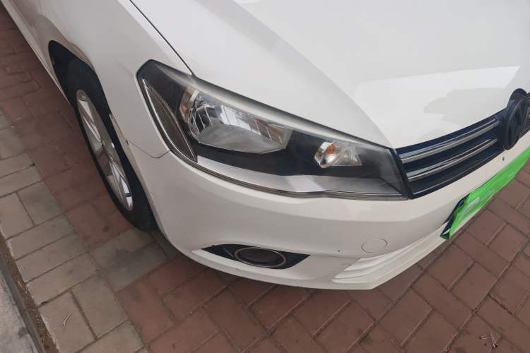 Used Volkswagen Jetta 2013 1.6L Automatic Luxury Model Right Front Headlight