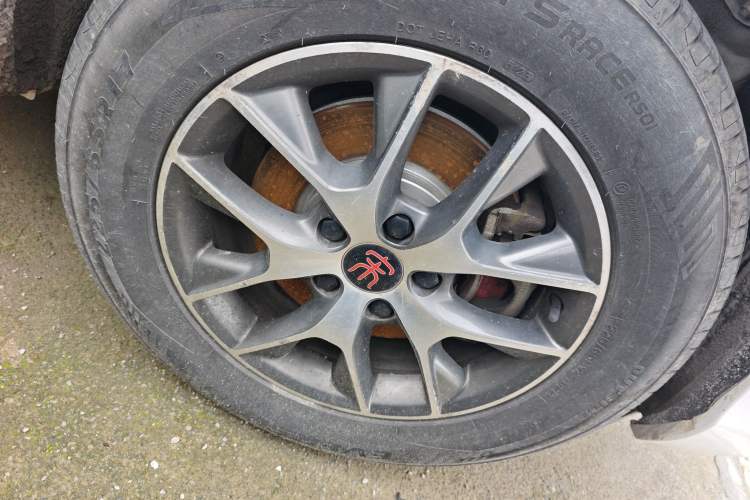 Used BYD Song 2016 GaiShi Edition 1.5TI Manual Elite Model Right Front Wheel Hub