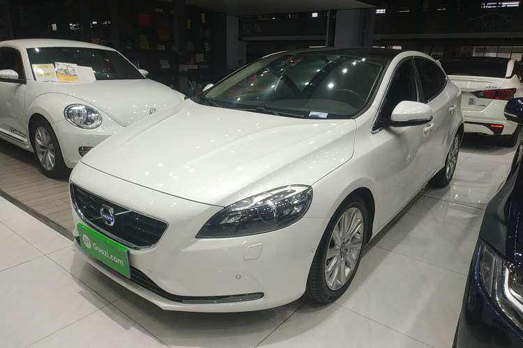 Used Volvo V40 2015 1.6T Zhiya Edition