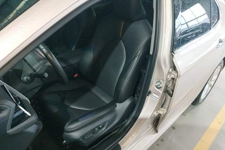 Used Toyota Camry 2021 2.0G Luxury Edition Left Front Seat