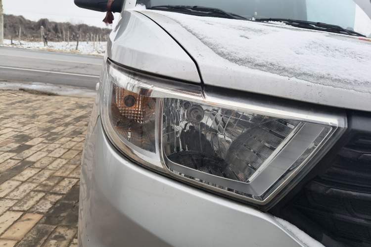 Used Wuling Hongguang V 2019 1.5L Jingqu Edition Sealed-Window Vehicle China VI LAR
