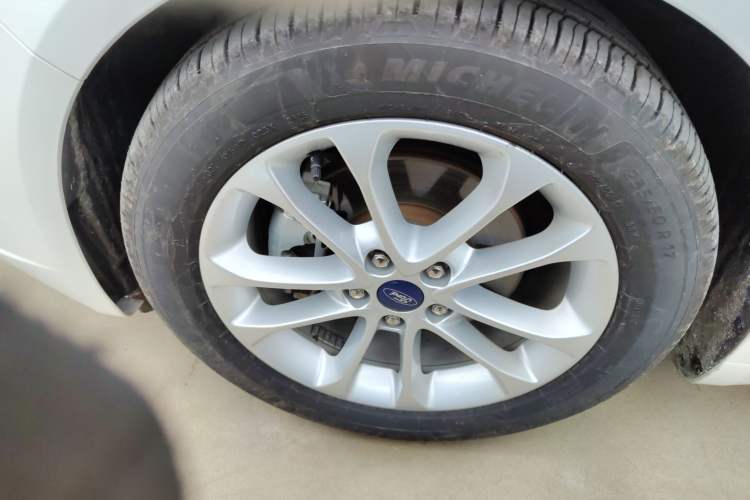 Used Ford Mondeo 2020 EcoBoost 180 Stylish Model Left Front Wheel Hub