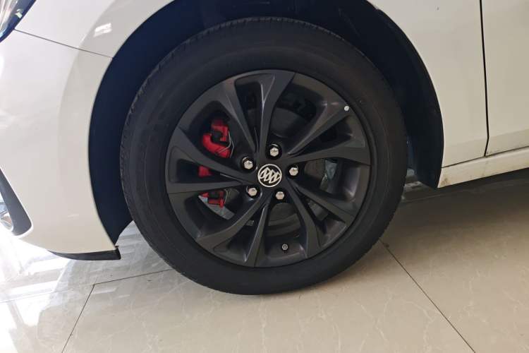 Used Buick Verano 2023 Pro GS Hunter Wind Edition Left Front Wheel Hub