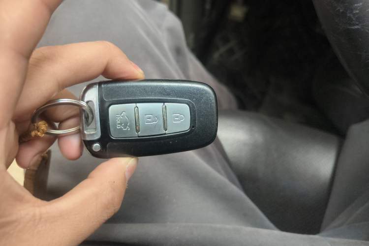 Used Hyundai Santa Fe Classic 2012 2.4 Ultimate Edition 7-Seater Four-Wheel Drive