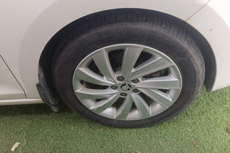 Used Skoda Rapid 2018 1.6L Automatic Comfort Edition Exterior 7