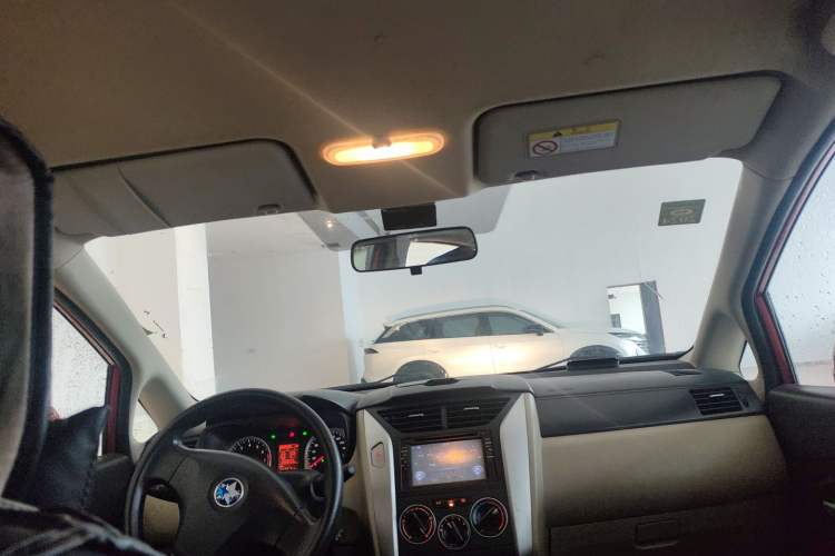 Used Venucia R50 2013 1.6L Automatic Fashion Edition Headliner