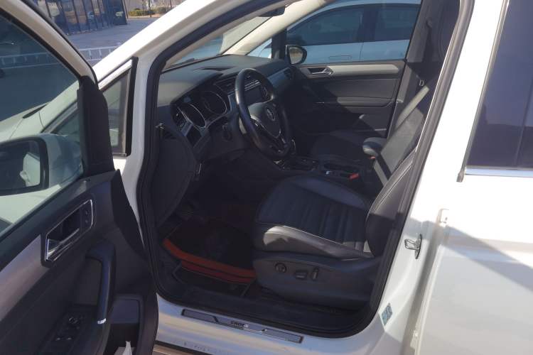 Used Volkswagen Touran 2021 Tiguan L 280TSI DSG Boundary Edition 6-Seater Driver Seat